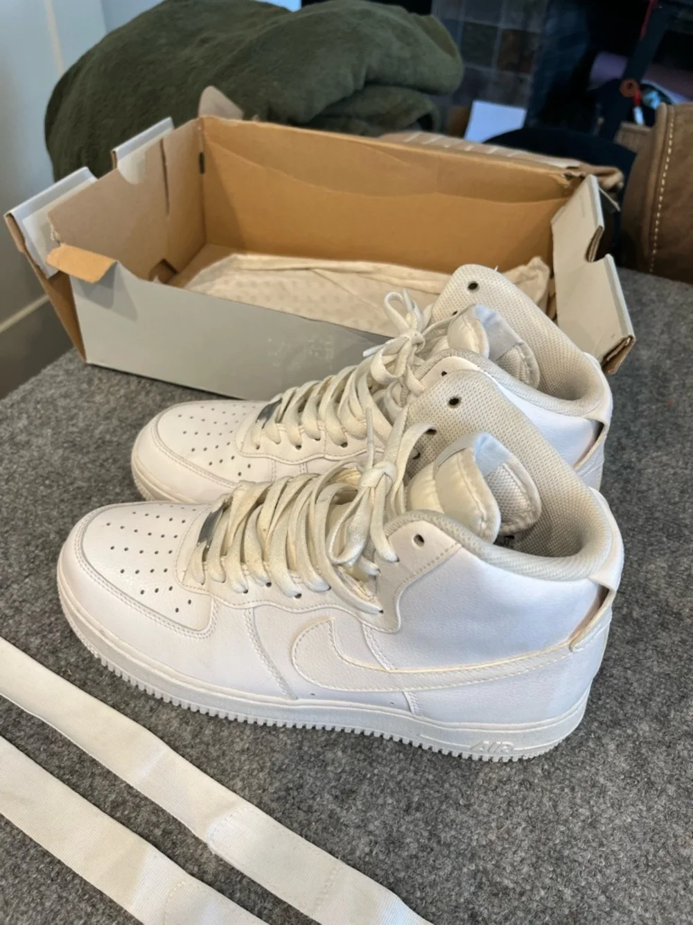 Nike Air Force 1 White High Top Size 9 Men’s